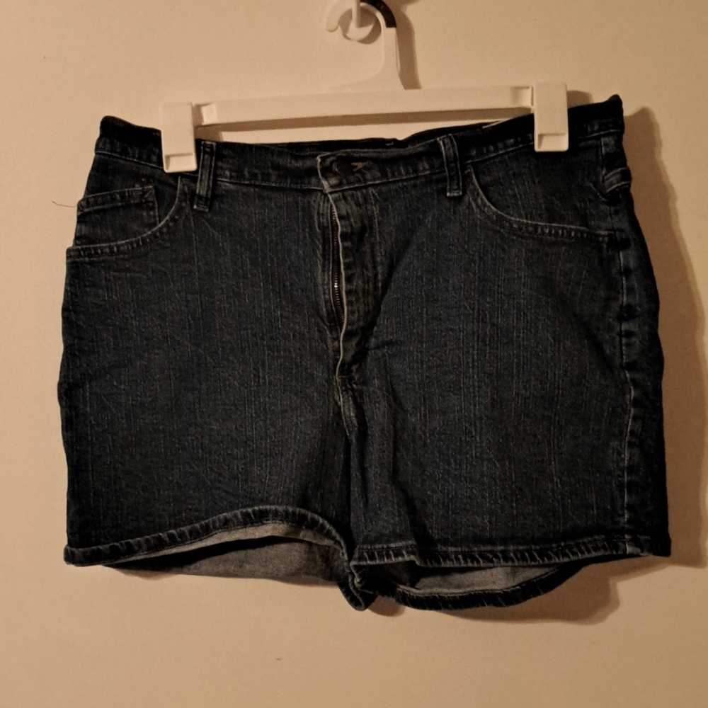 Ladies 18M denim shorts